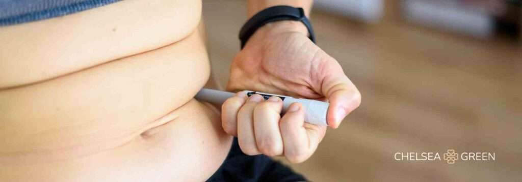 Injecting Mounjaro into stomach fat